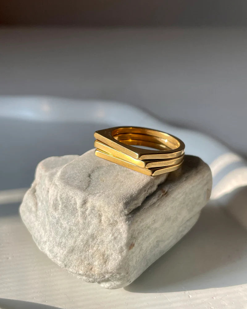 Zoe Line Ring