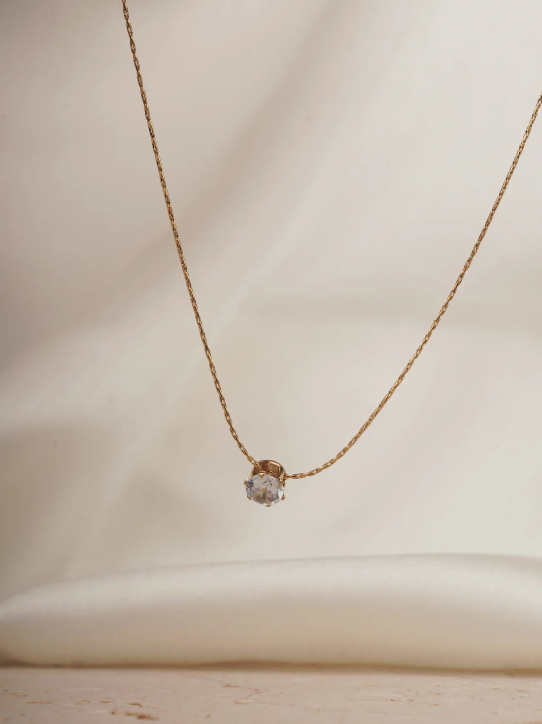 Exquisite Solitaire Necklace (Rose Gold)